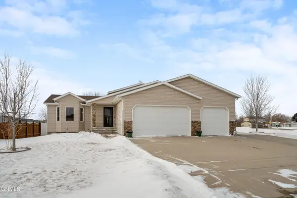 56 Haywood Drive, Bismarck, ND 58504
