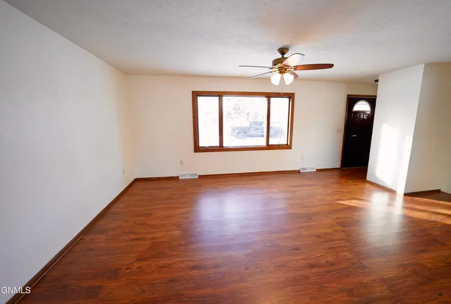 1710 5 1/2 Avenue Ne, Jamestown, ND 58401 - Image #2