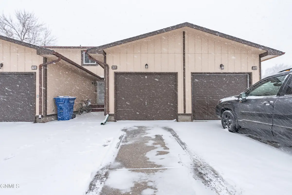 311 6th Avenue Nw, Beulah, ND 58523 - Image #1