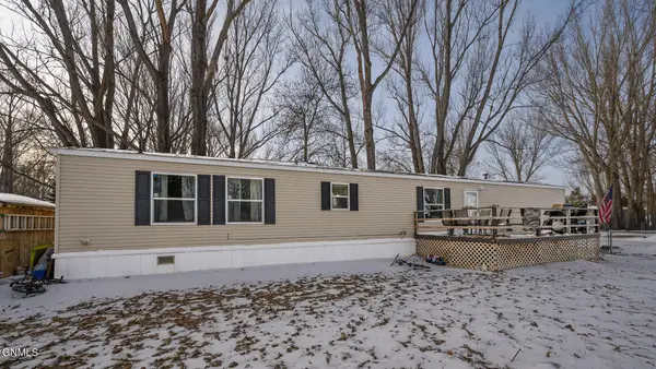 505 Yorkshire Lane, Bismarck, ND 58504