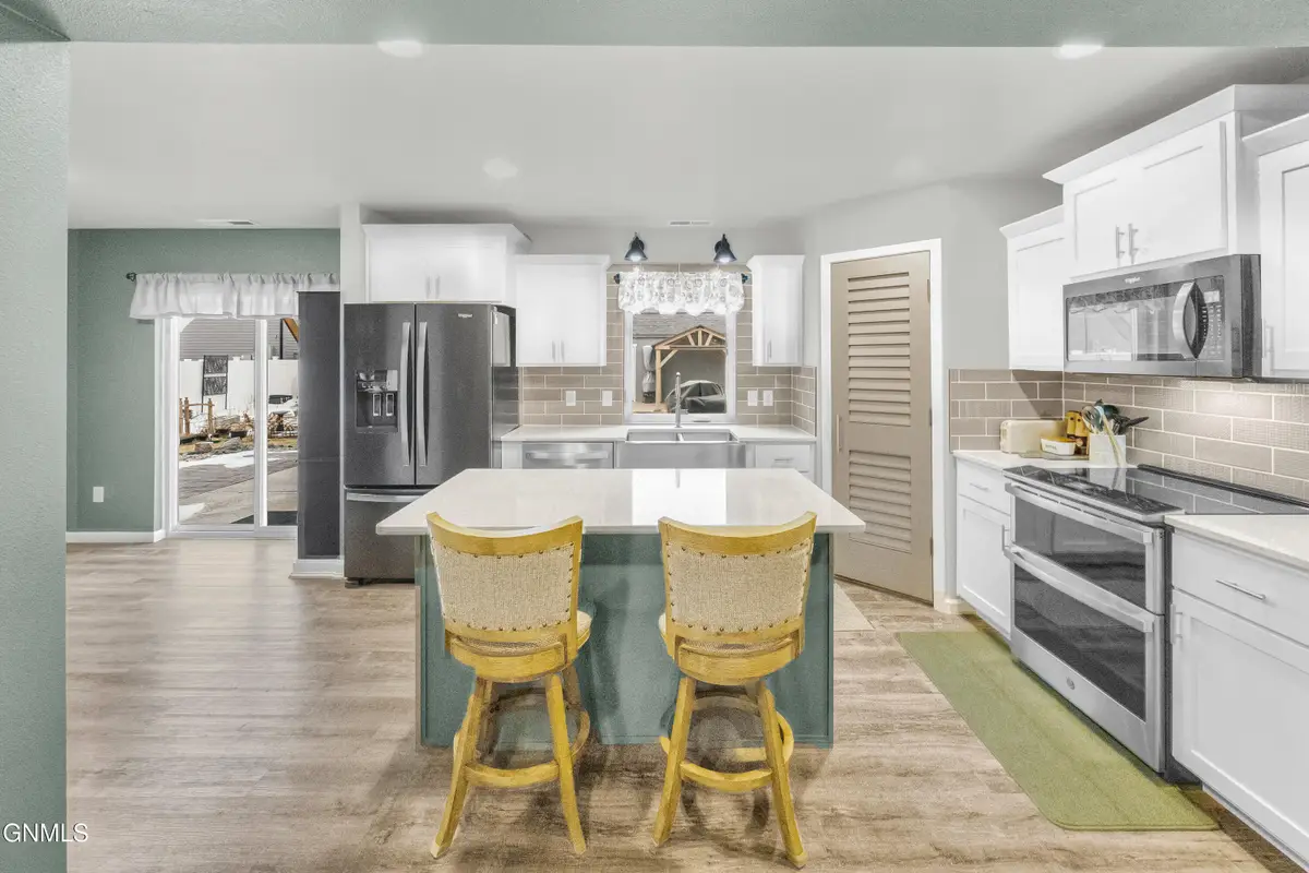 3802 Amity Circle Se, Mandan, ND 58554 - Image #1