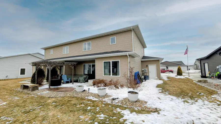 3801 Gale Circle Se, Mandan, ND 58554 - Image #2