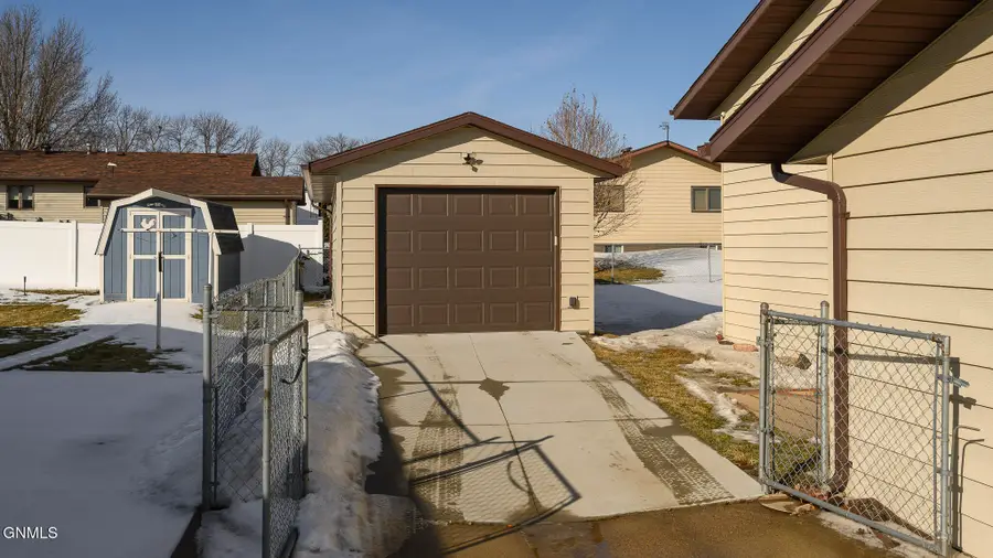 1405 4th Avenue Ne, Mandan, ND 58554 - Image #2
