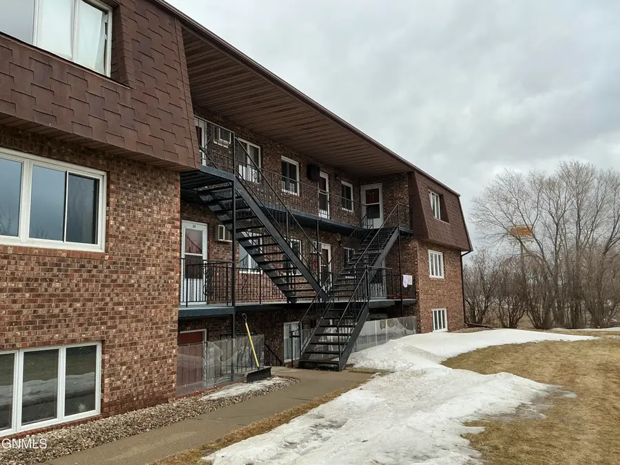 1825 Grandview Lane S #16, Bismarck, ND 58503 - Image #2