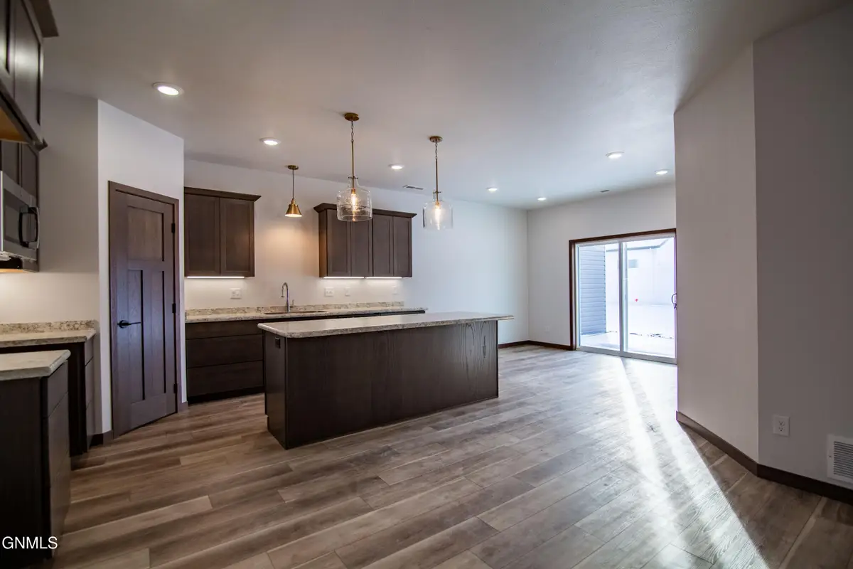 1006 Otter Creek Loop, Hazen, ND 58545 - Image #1