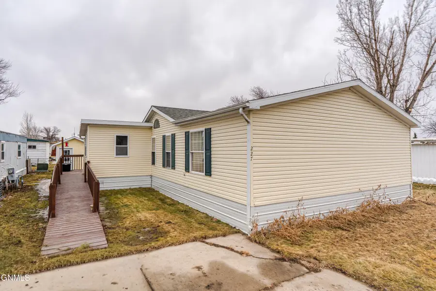 227 Connecticut Street, Bismarck, ND 58504 - Image #2