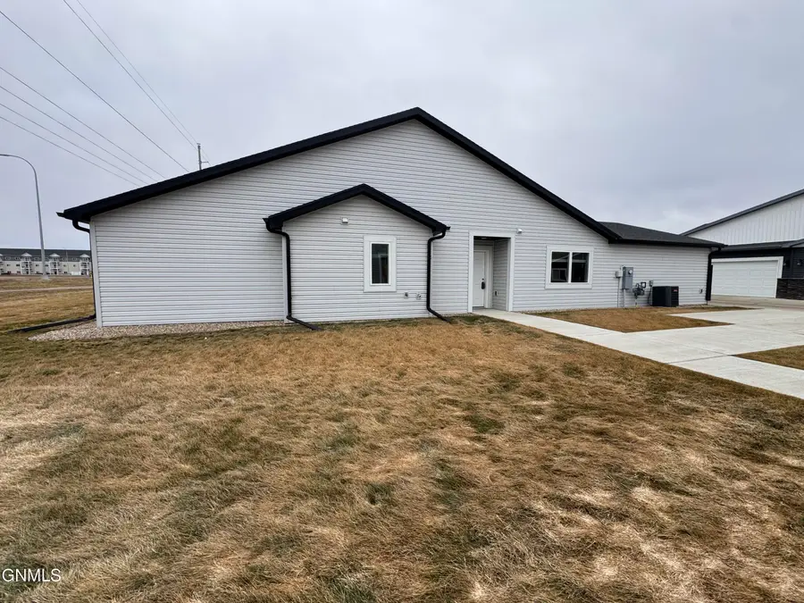 127 Kenner Loop, Bismarck, ND 58504 - Image #3