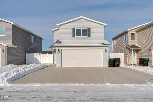 6912 Majestic Loop, Bismarck, ND 58504