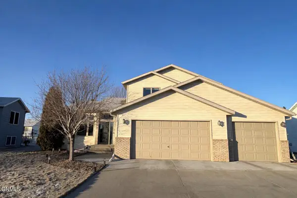 2108 Santa Barbara Drive, Bismarck, ND 58504