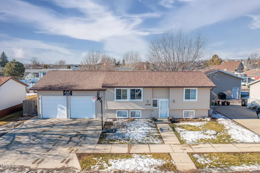2325 17th Avenue W, Williston, ND 58801 - #2