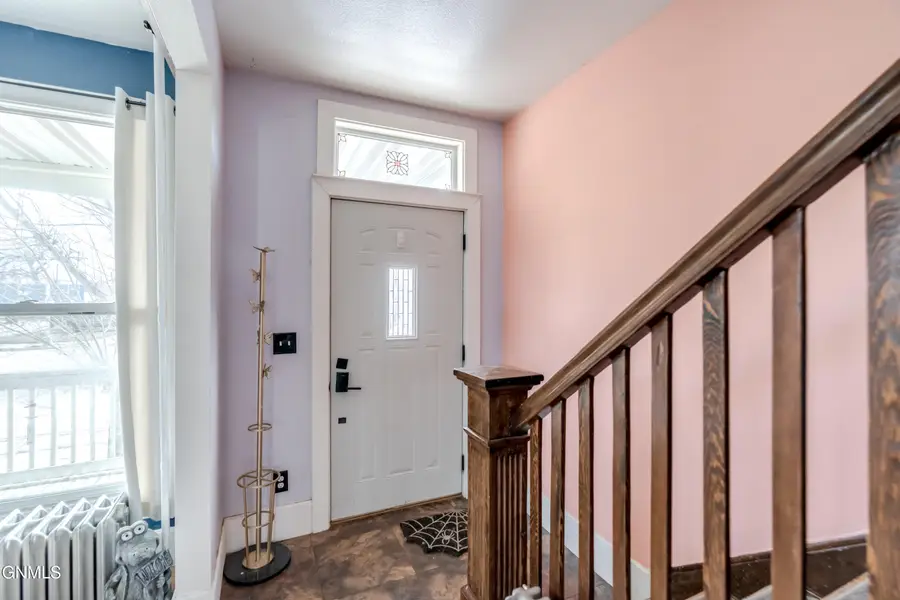 310 1st Street Ne, Mandan, ND 58554 - #3