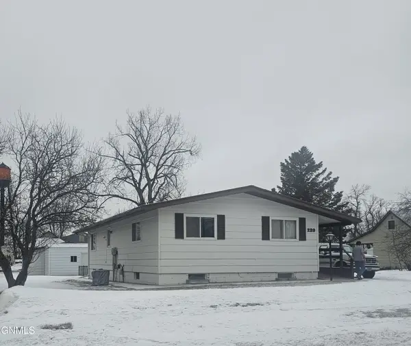 220 2nd Avenue W, Gackle, ND 58442
