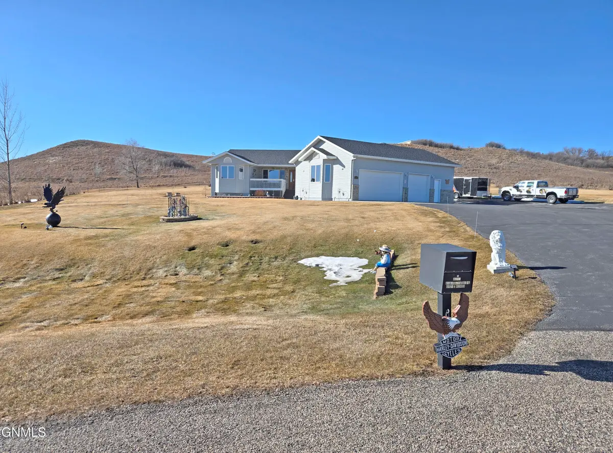 4221 Dream Catcher Place S, Mandan, ND 58554 - #1