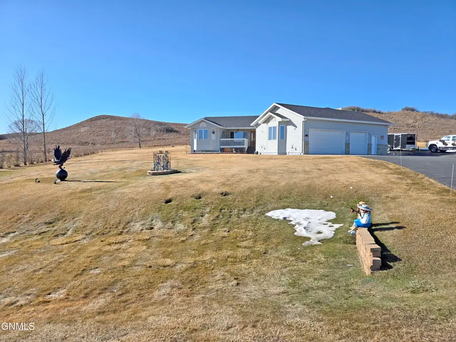 4221 Dream Catcher Place S, Mandan, ND 58554 - #2