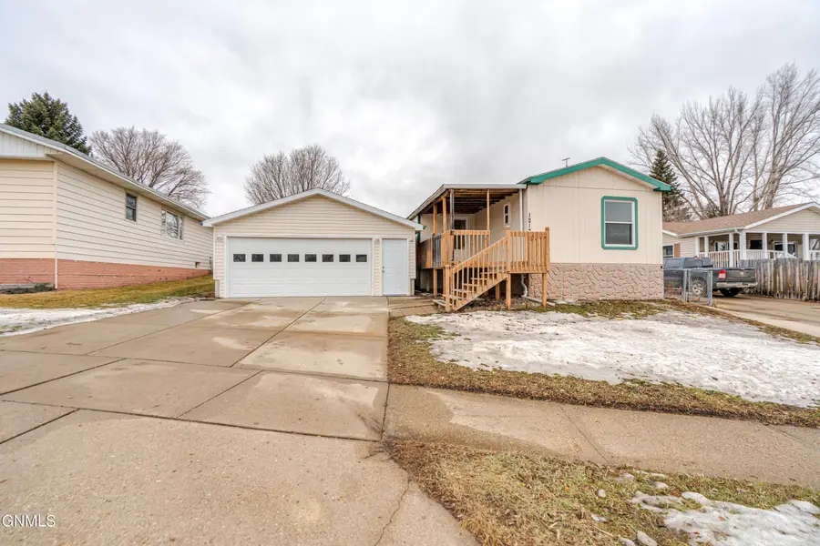 1217 9th Avenue Se, Mandan, ND 58554 - #3