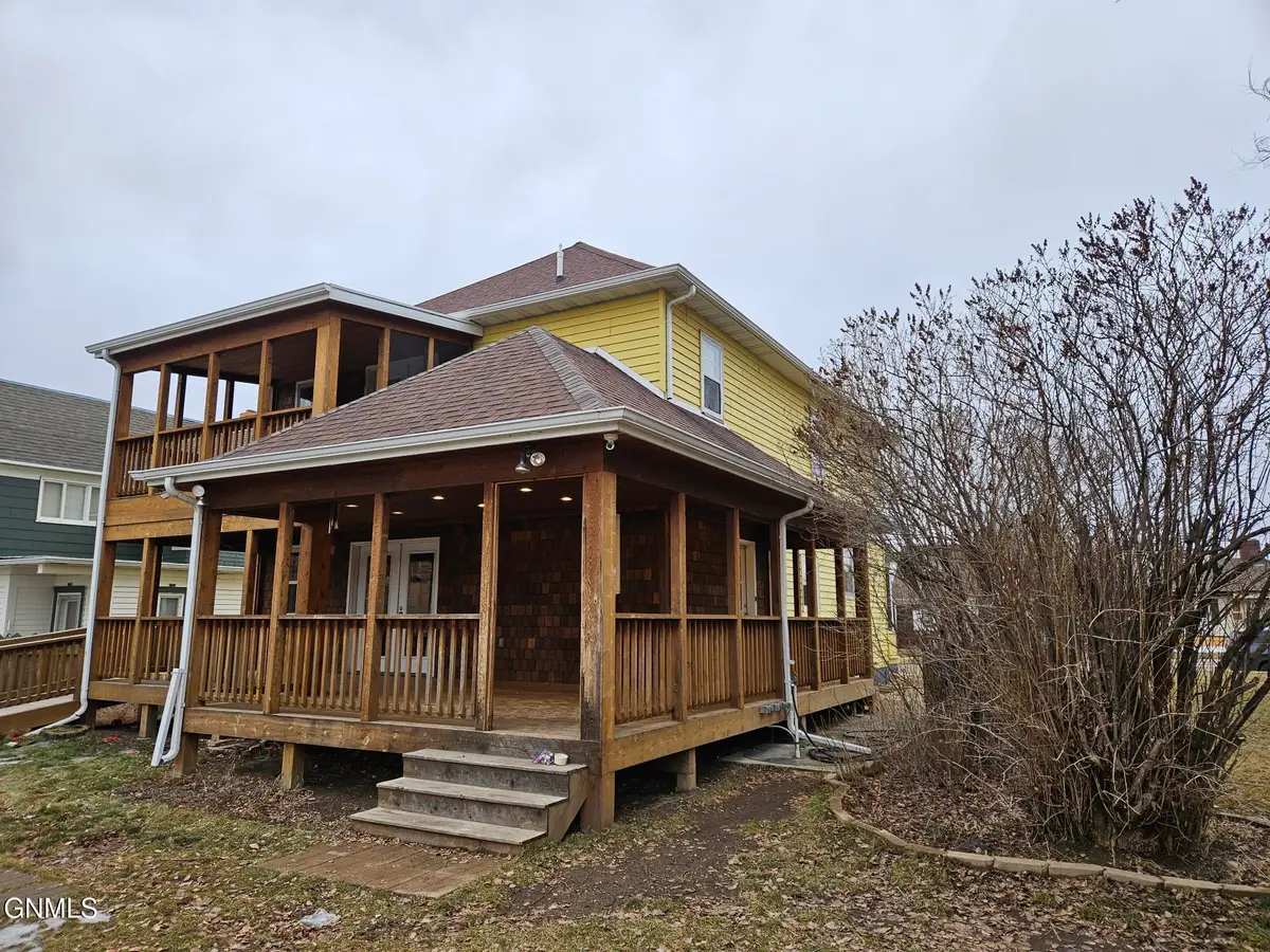 230 4th Avenue W, Dickinson, ND 58601 - #1