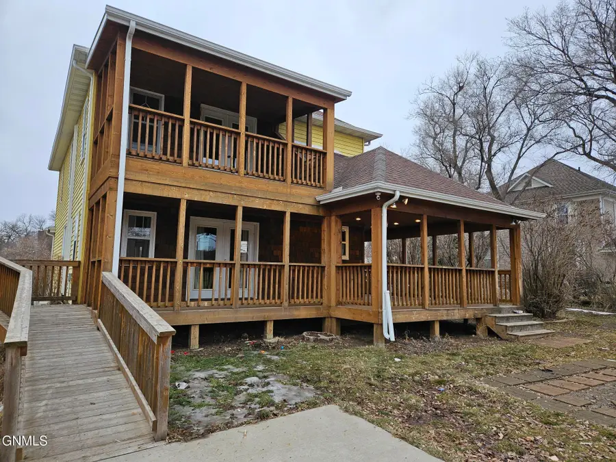 230 4th Avenue W, Dickinson, ND 58601 - #2