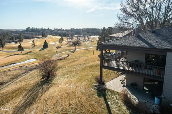 118 Fairway Court, Bismarck, ND 58503