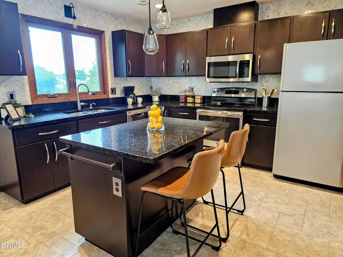 715 Paulsen Drive Nw, Mandan, ND 58554 - #1