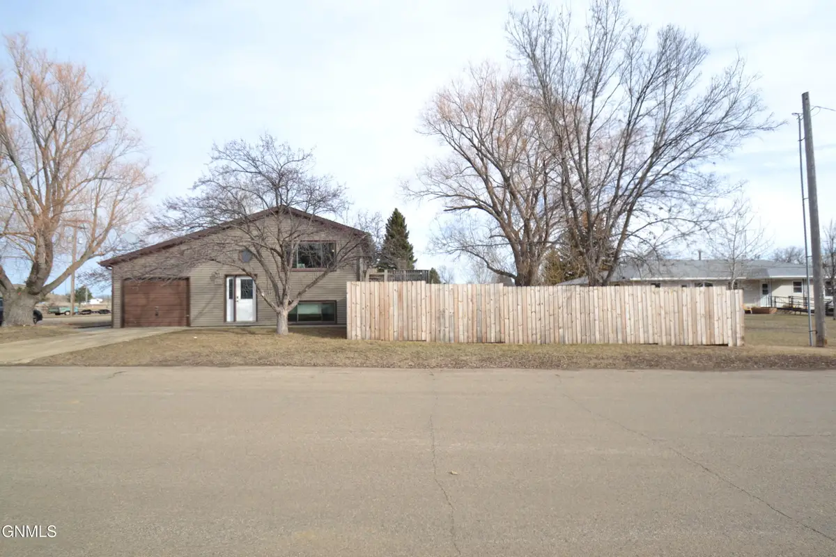 411 Grant Street N, Carson, ND 58529 - #1