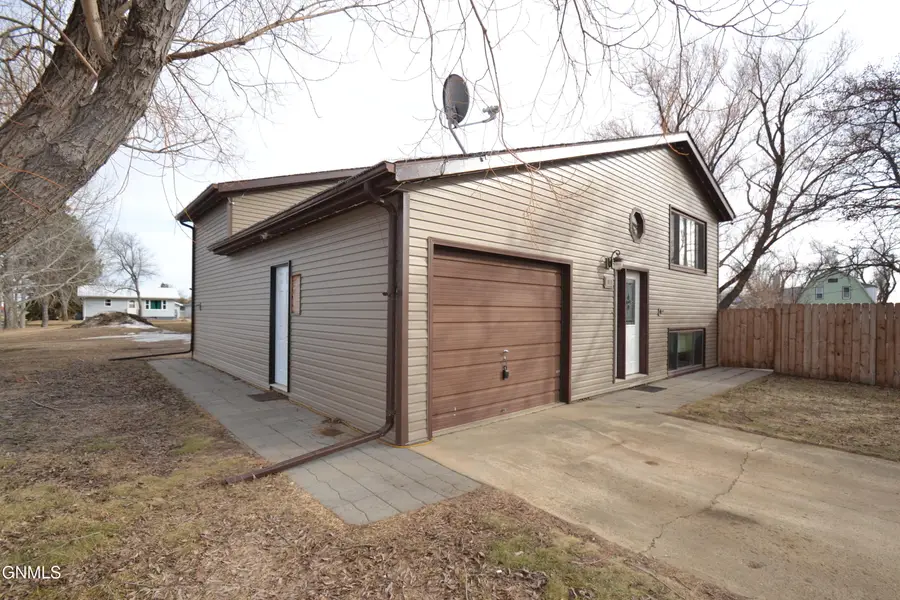 411 Grant Street N, Carson, ND 58529 - #2