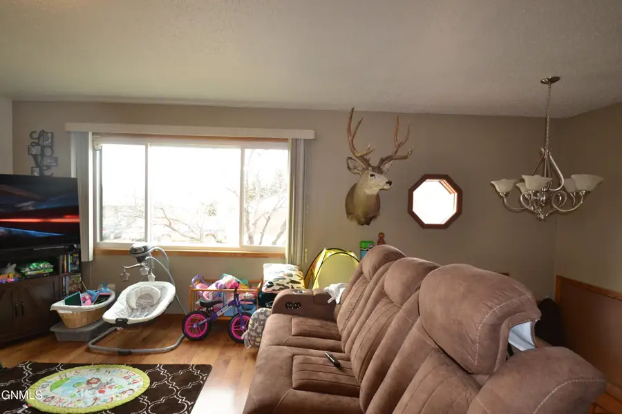 411 Grant Street N, Carson, ND 58529 - #3