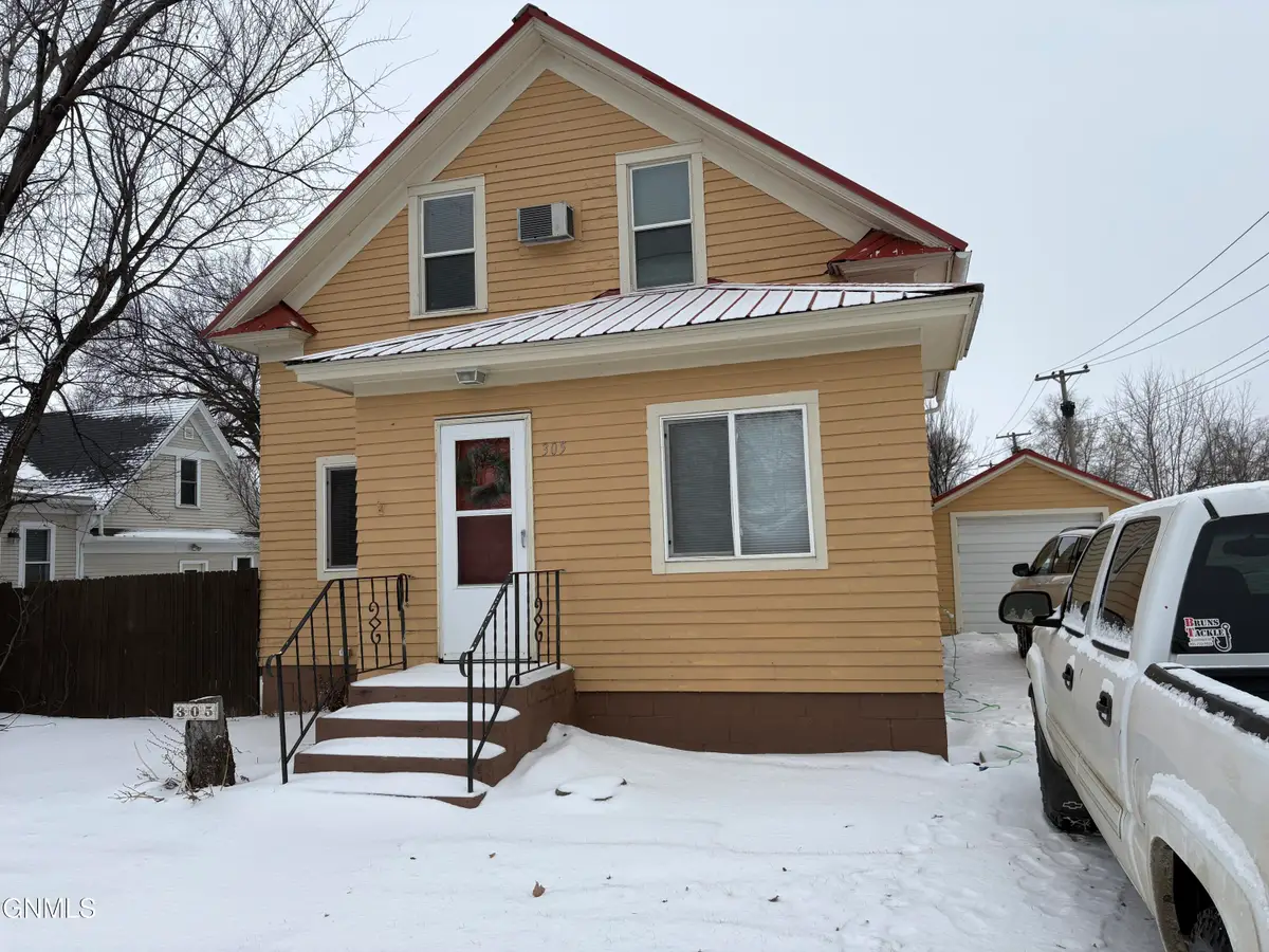 305 1st Avenue N, Ellendale, ND 58436 - #1