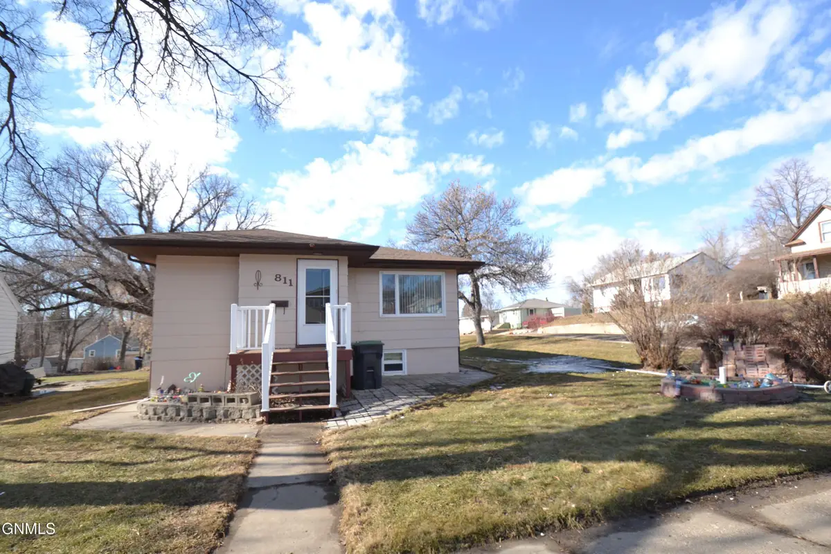 811 5th Avenue Nw, Mandan, ND 58554 - #1