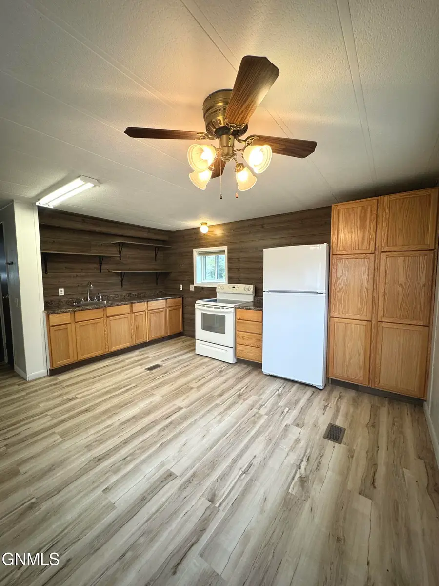 104 Carbon Street, Underwood, ND 58576 - #3