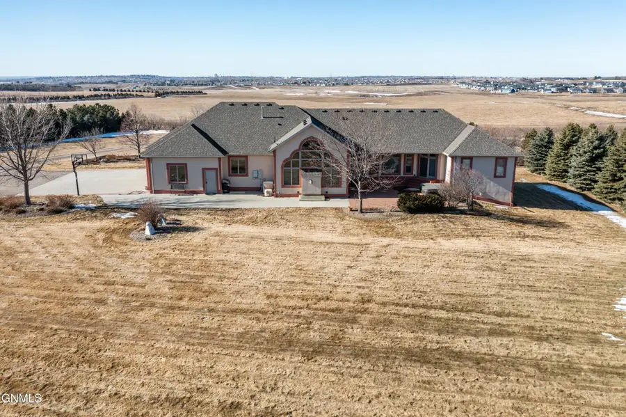 3505 66th Street Ne, Bismarck, ND 58503 - #3