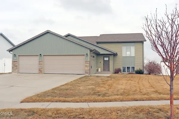 300 Brandenburg Loop, Bismarck, ND 58504