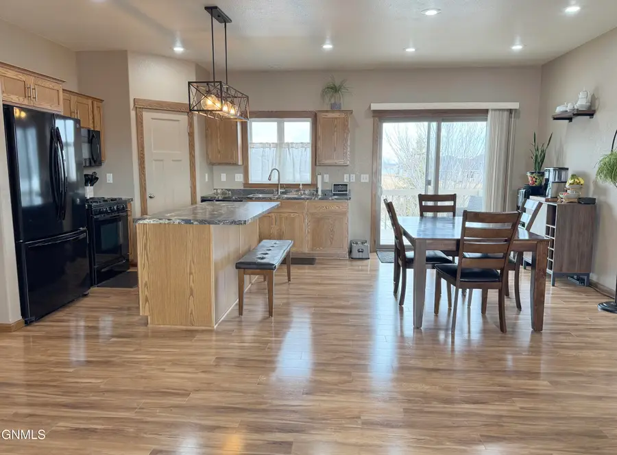 300 Brandenburg Loop, Bismarck, ND 58504 - #2