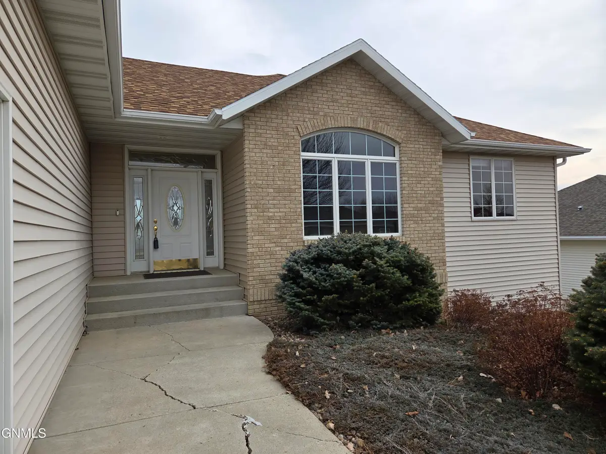 1201 Eagle Crest Loop, Bismarck, ND 58503 - #1