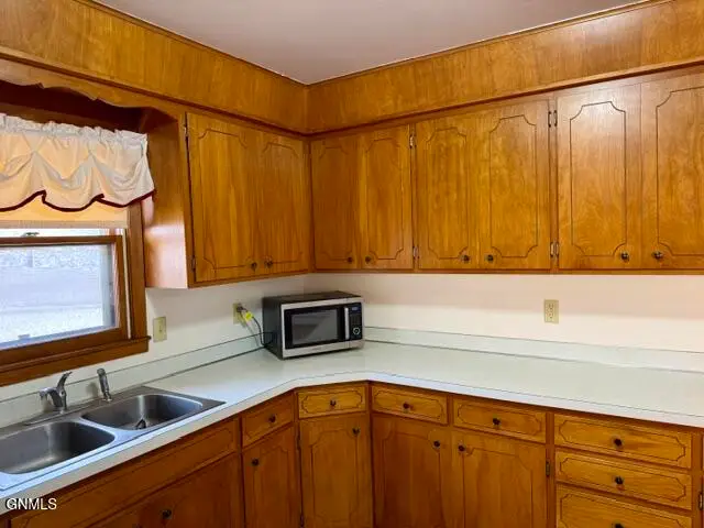 709 Collins Avenue, Mandan, ND 58554 - #3