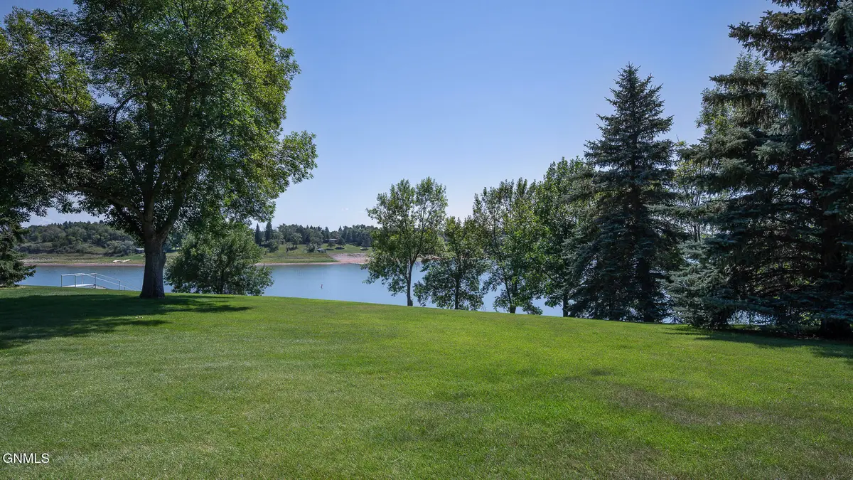 846 45th Avenue Nw #8, Hazen, ND 58545 - #1