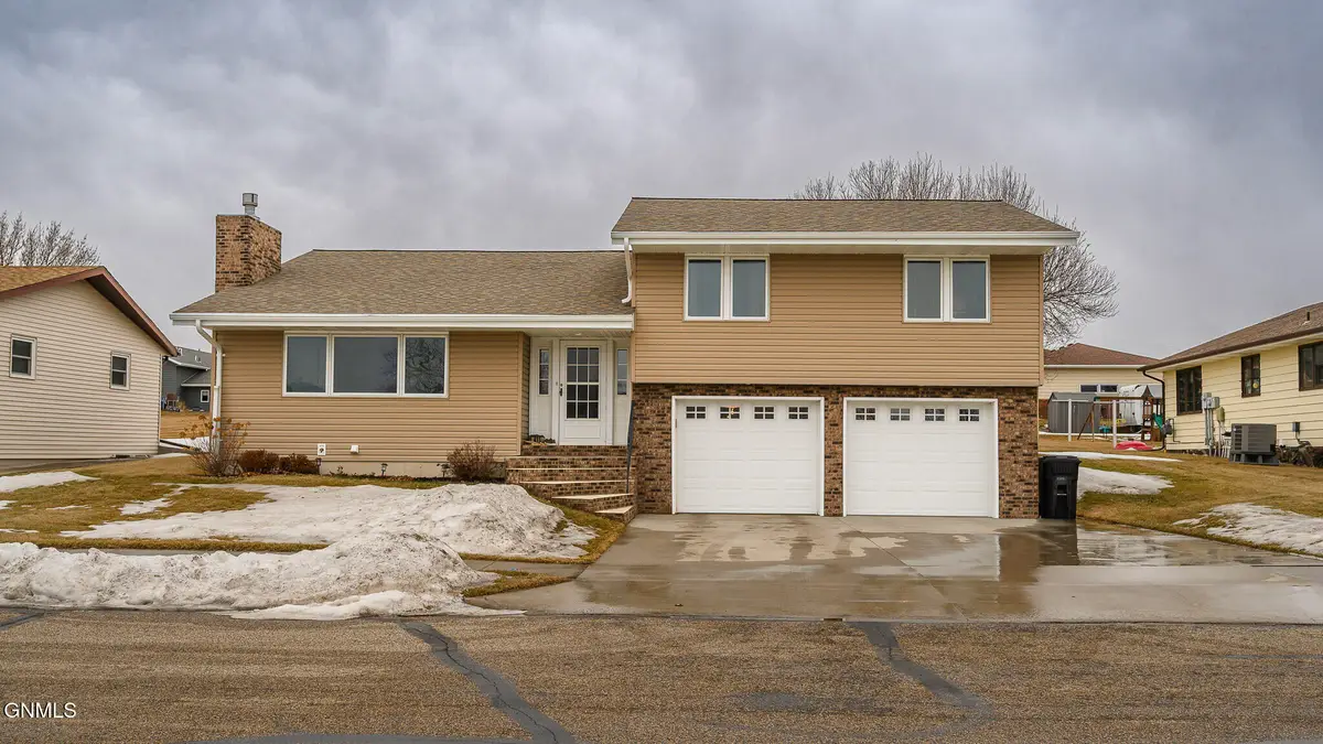 411 6th Street Ne, Linton, ND 58552 - #1