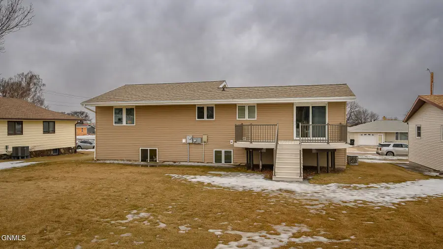 411 6th Street Ne, Linton, ND 58552 - #2
