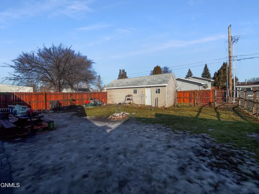 1024 W Broadway, Williston, ND 58801 - #3