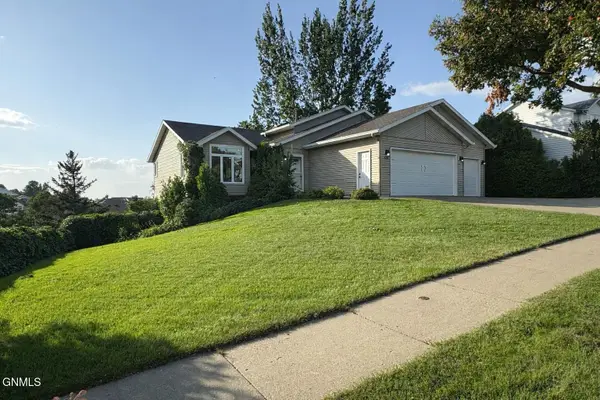 638 Brunswick Circle, Bismarck, ND 58503