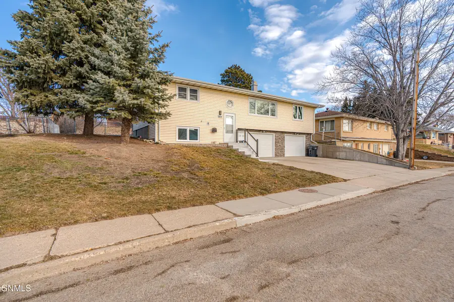 604 11th Street Nw, Mandan, ND 58554 - #2