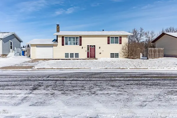 220 Crown Butte Drive, Mandan, ND 58554