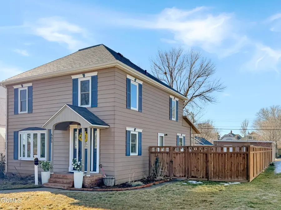 605 4th Avenue E, Williston, ND 58801 - #2