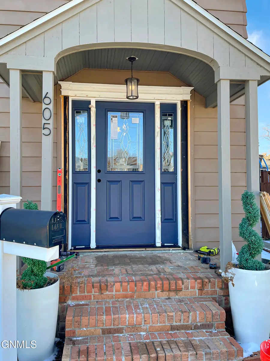 605 4th Avenue E, Williston, ND 58801 - #3