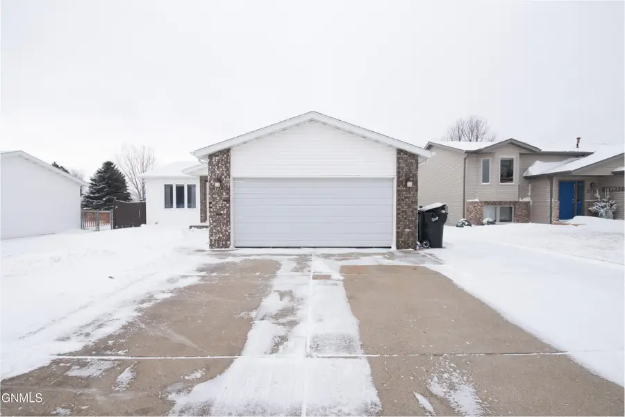 2708 Yorktown Drive, Bismarck, ND 58503 - #3