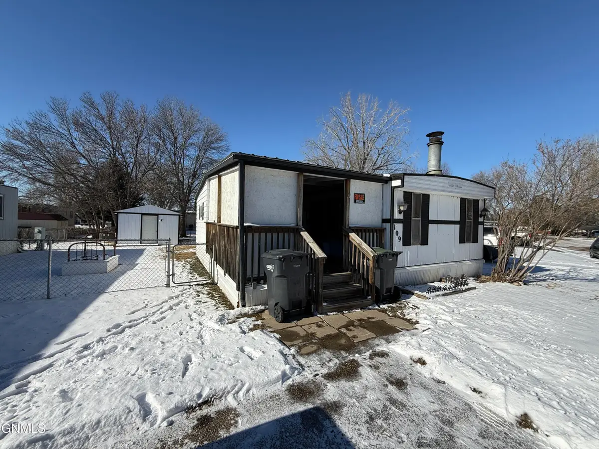109 Schlosser Avenue Se, Mandan, ND 58554 - #1