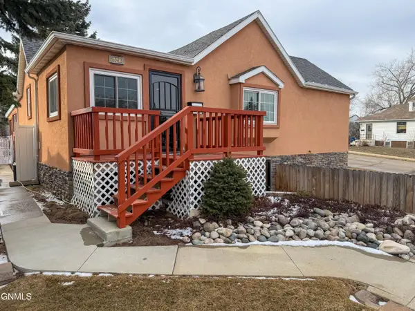 645 3rd Avenue W, Dickinson, ND 58601