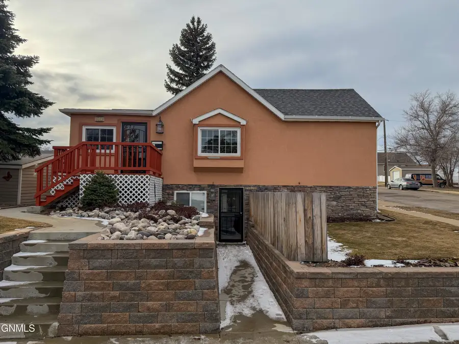 645 3rd Avenue W, Dickinson, ND 58601 - #2