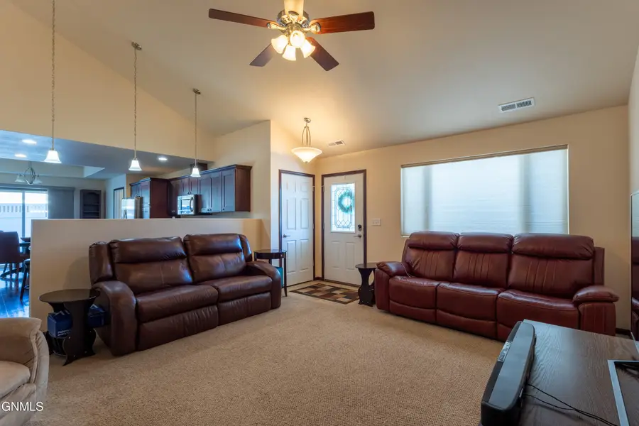 2605 7th Avenue Nw, Mandan, ND 58554 - #2