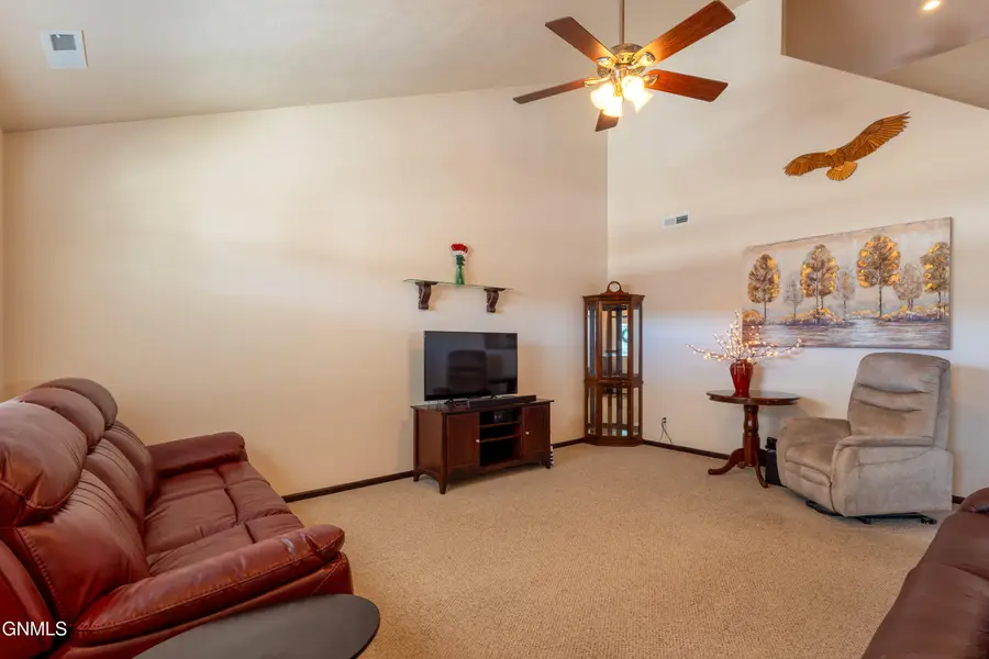 2605 7th Avenue Nw, Mandan, ND 58554 - #3