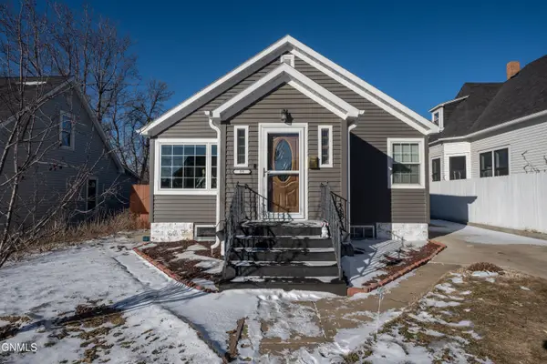 35 6th Avenue W, Dickinson, ND 58601